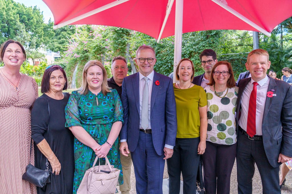 Oz Kiwi met the Prime Ministers of Australia and New Zealand at the barbeque following the citizenship ceremony.